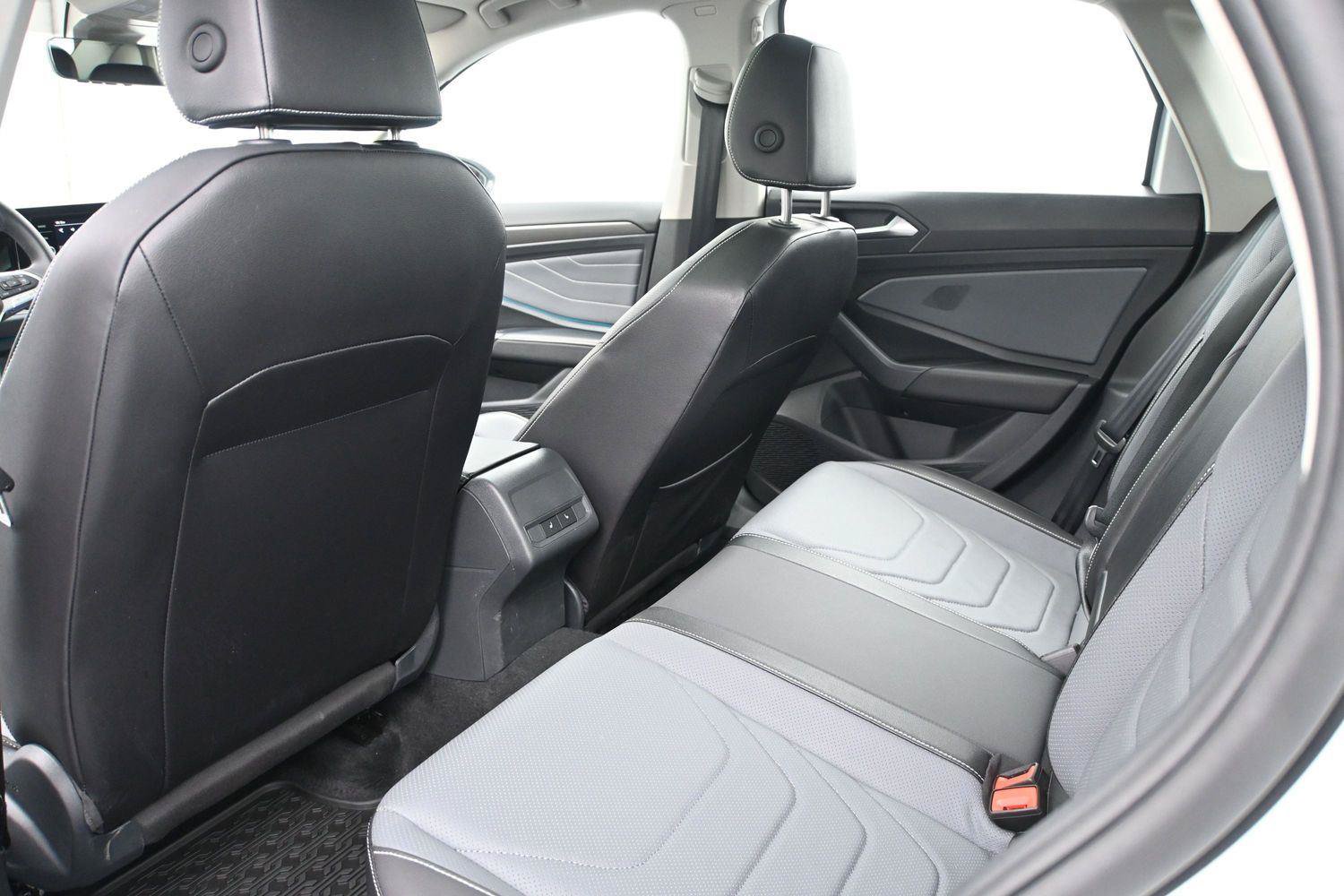 Certified 2026 Volkswagen Jetta SEL FWD image 10