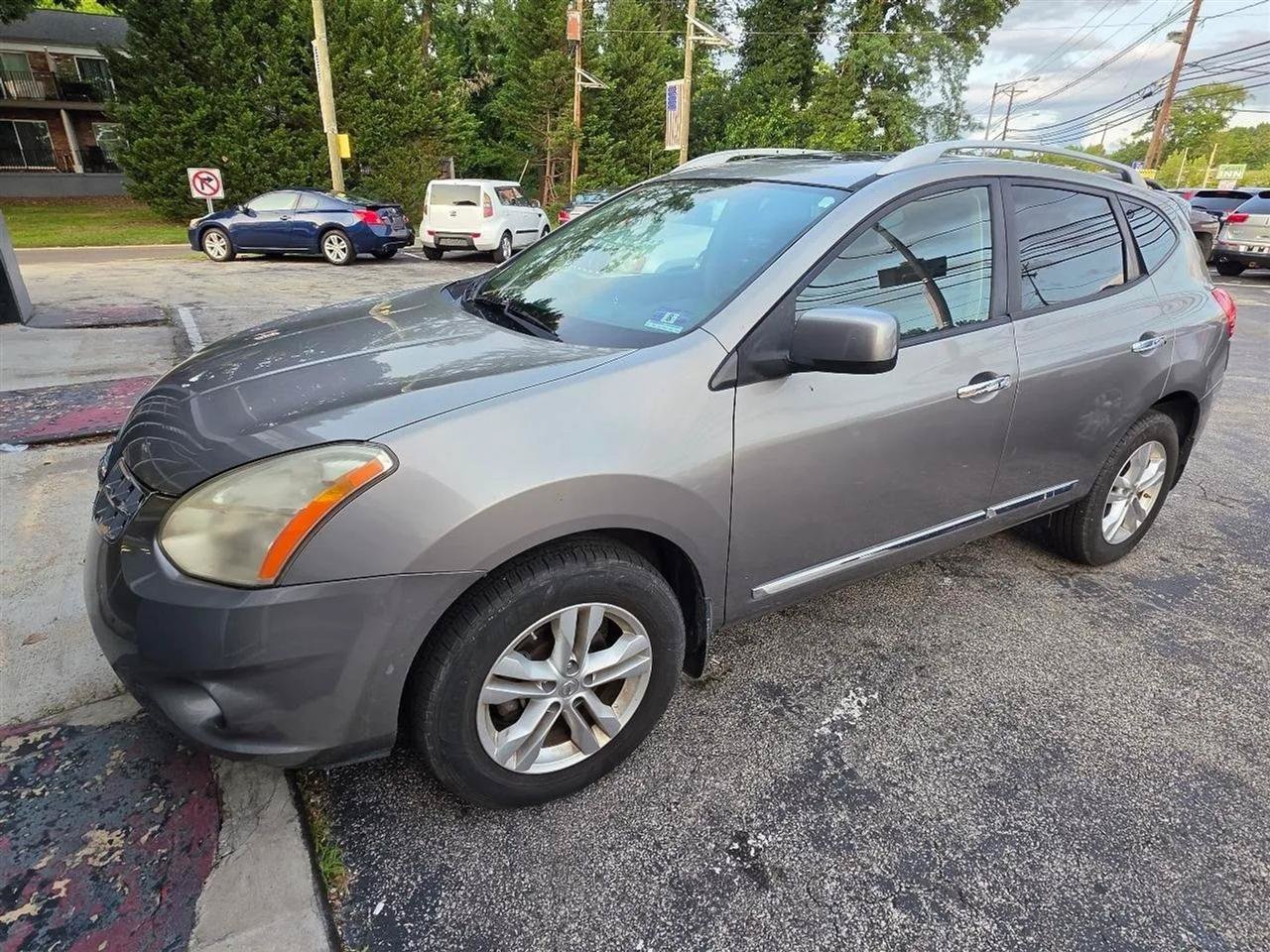 Used 2013 Nissan Rogue SV w/ Premium Pkg AWD/4WD image 2