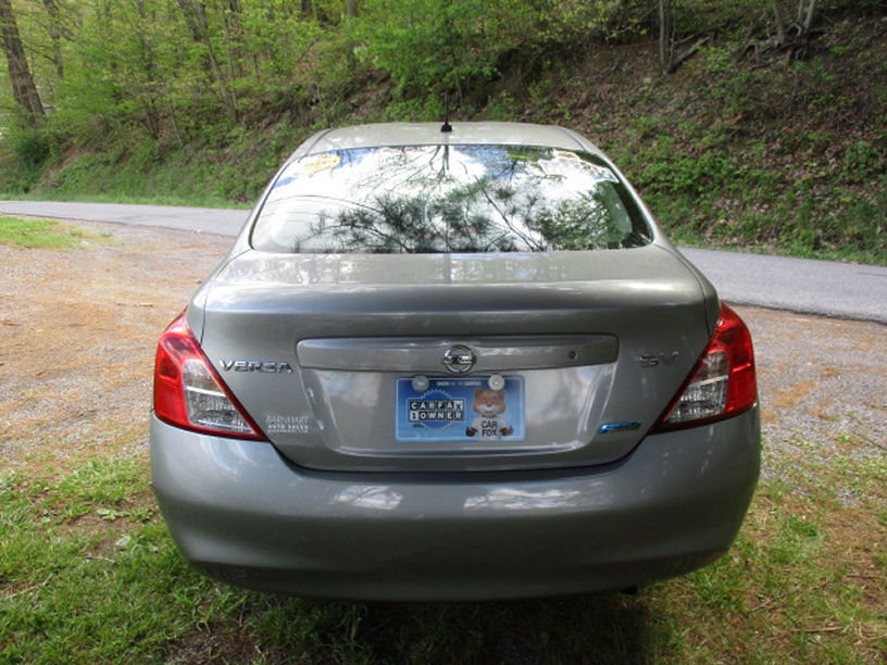 Used 2012 Nissan Versa SV FWD image 8
