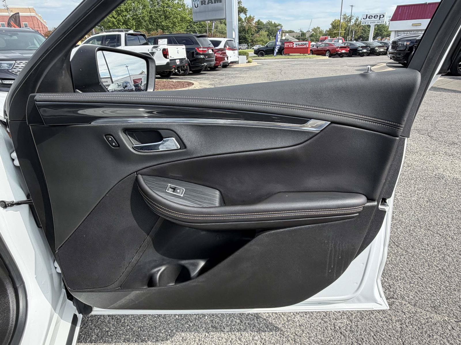 Used 2019 Chevrolet Impala LT FWD image 34