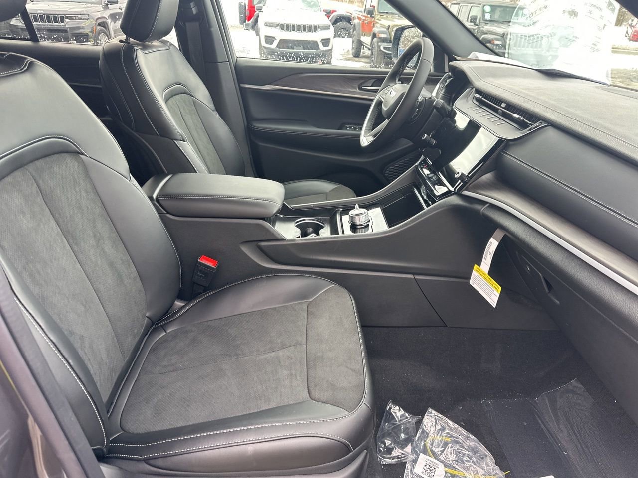 New 2026 Jeep Grand Cherokee Laredo image 10