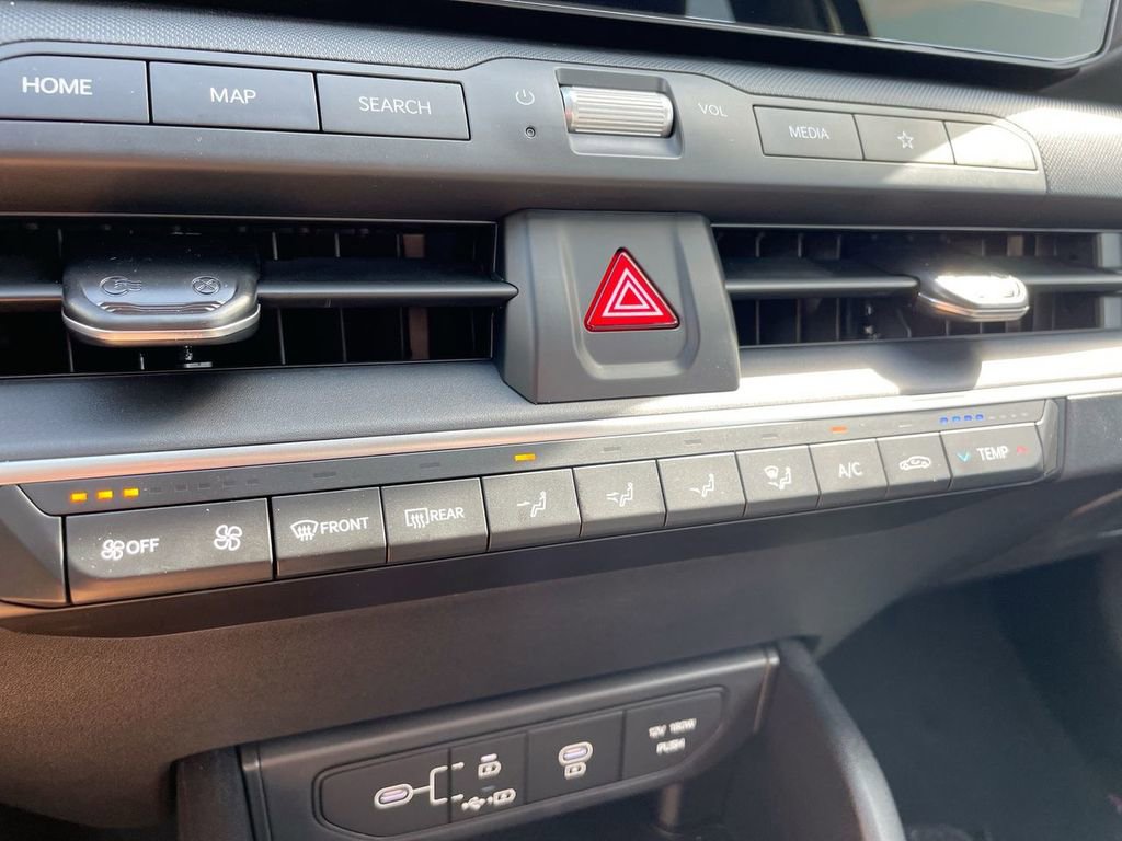 Used 2025 Kia K4 LX image 47