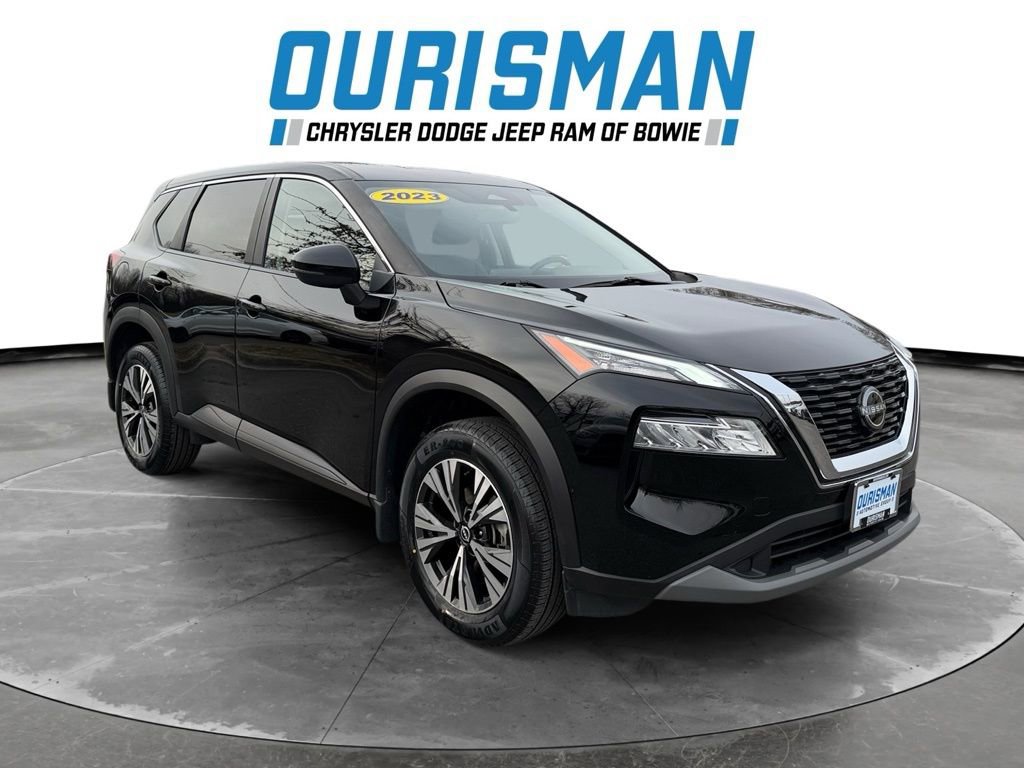 Used 2023 Nissan Rogue SV image 1