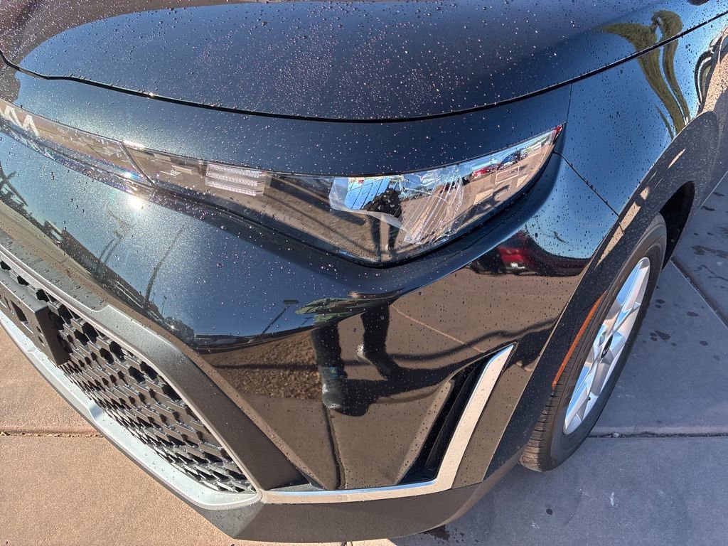 Used 2025 Kia Soul LX FWD image 3