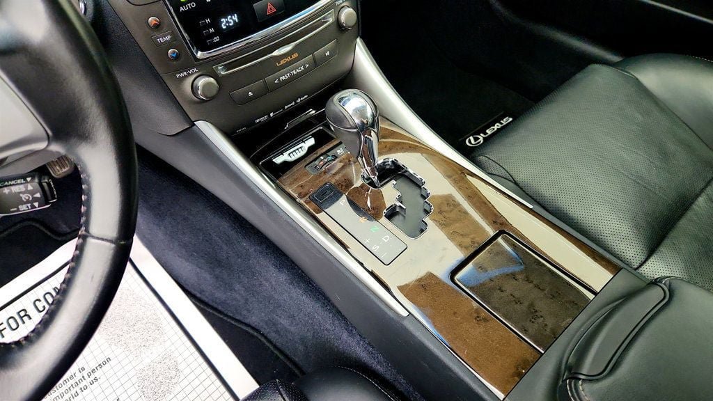 Used 2013 Lexus IS 250C w/ Luxury Pkg RWD image 17