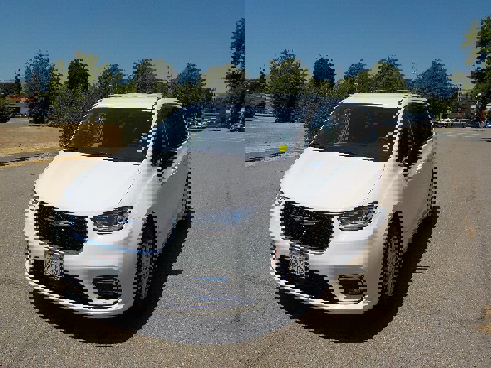 Used 2024 Chrysler Pacifica Touring-L image 1