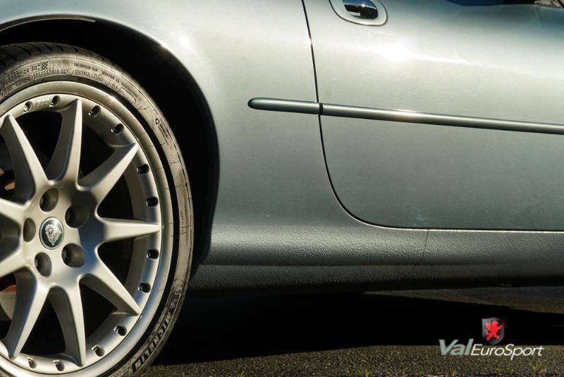 Used 2003 Jaguar XK8 Convertible image 12