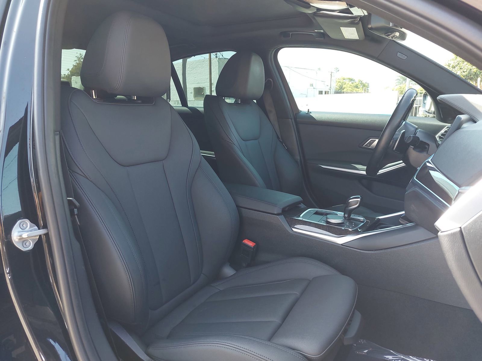 Used 2021 BMW 330i Sedan w/ M Sport Package image 10