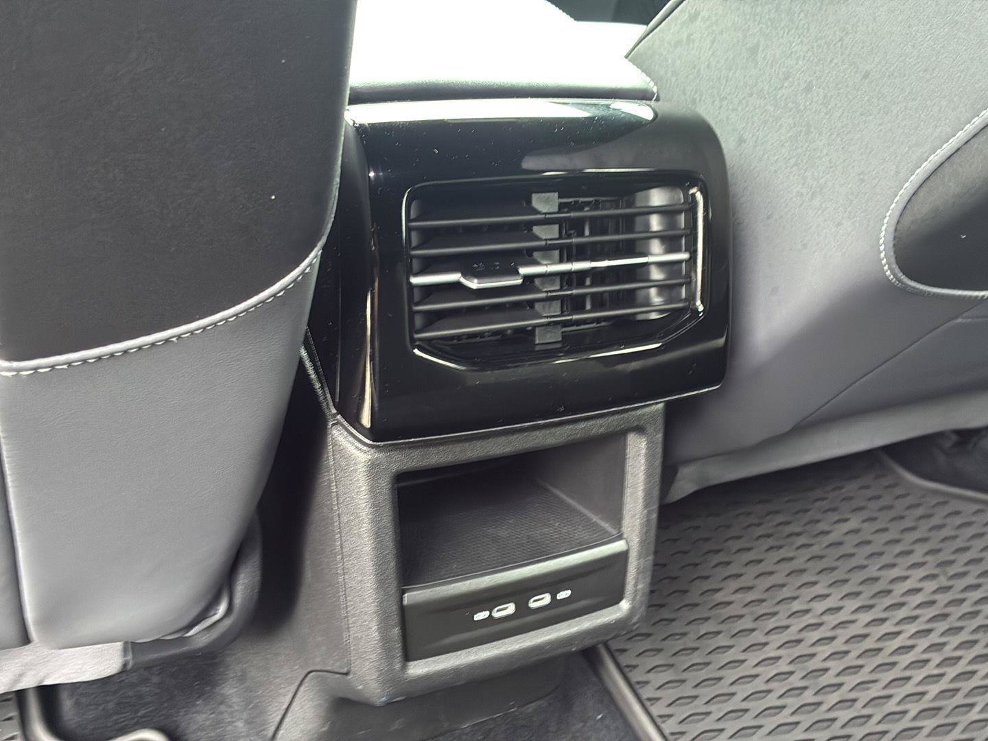 Used 2024 Volkswagen ID.4 Pro AWD/4WD image 26