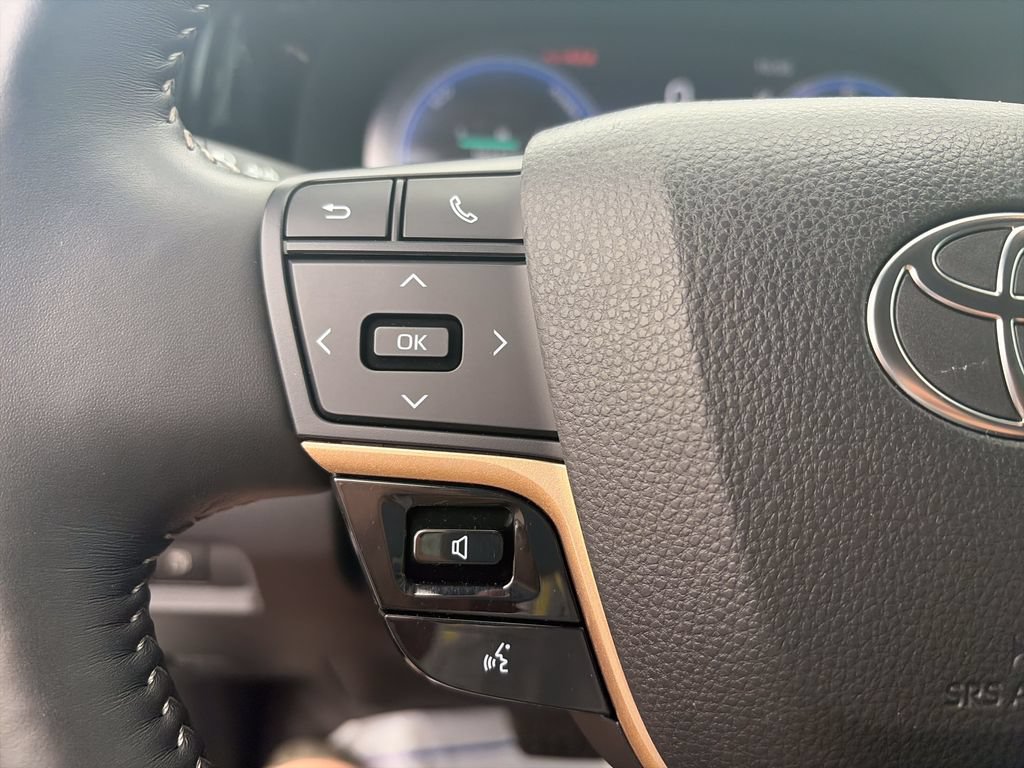 Used 2025 Toyota Crown AWD/4WD image 20
