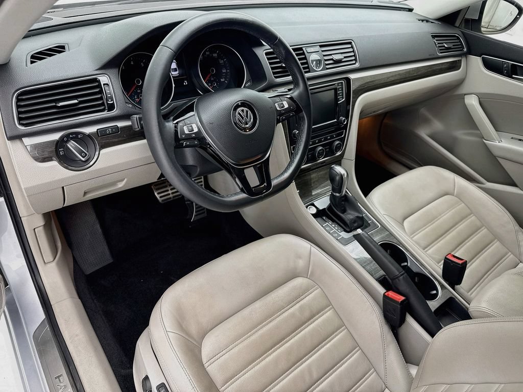 Used 2017 Volkswagen Passat 1.8T SEL Premium FWD image 9