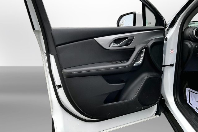 Used 2025 Chevrolet Blazer LT FWD image 23