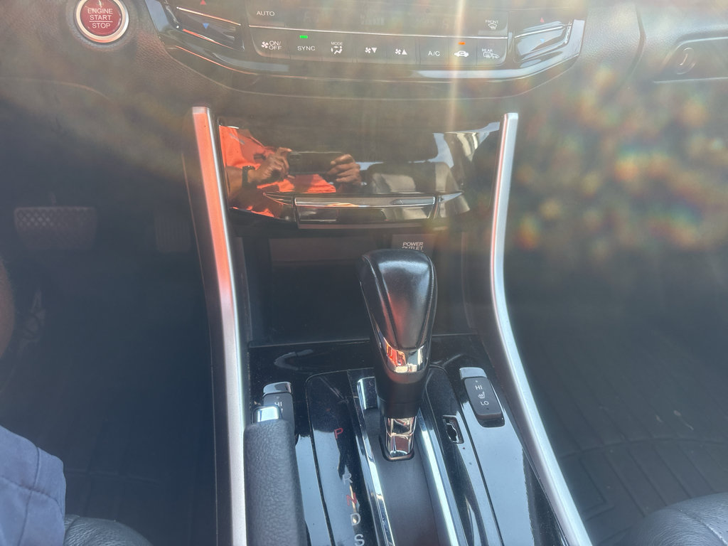 Used 2016 Honda Accord Touring image 10