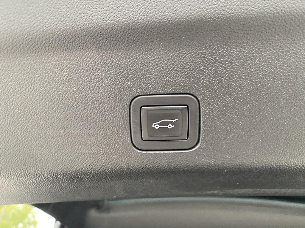 Certified 2025 Chevrolet Tahoe Z71 AWD/4WD image 15