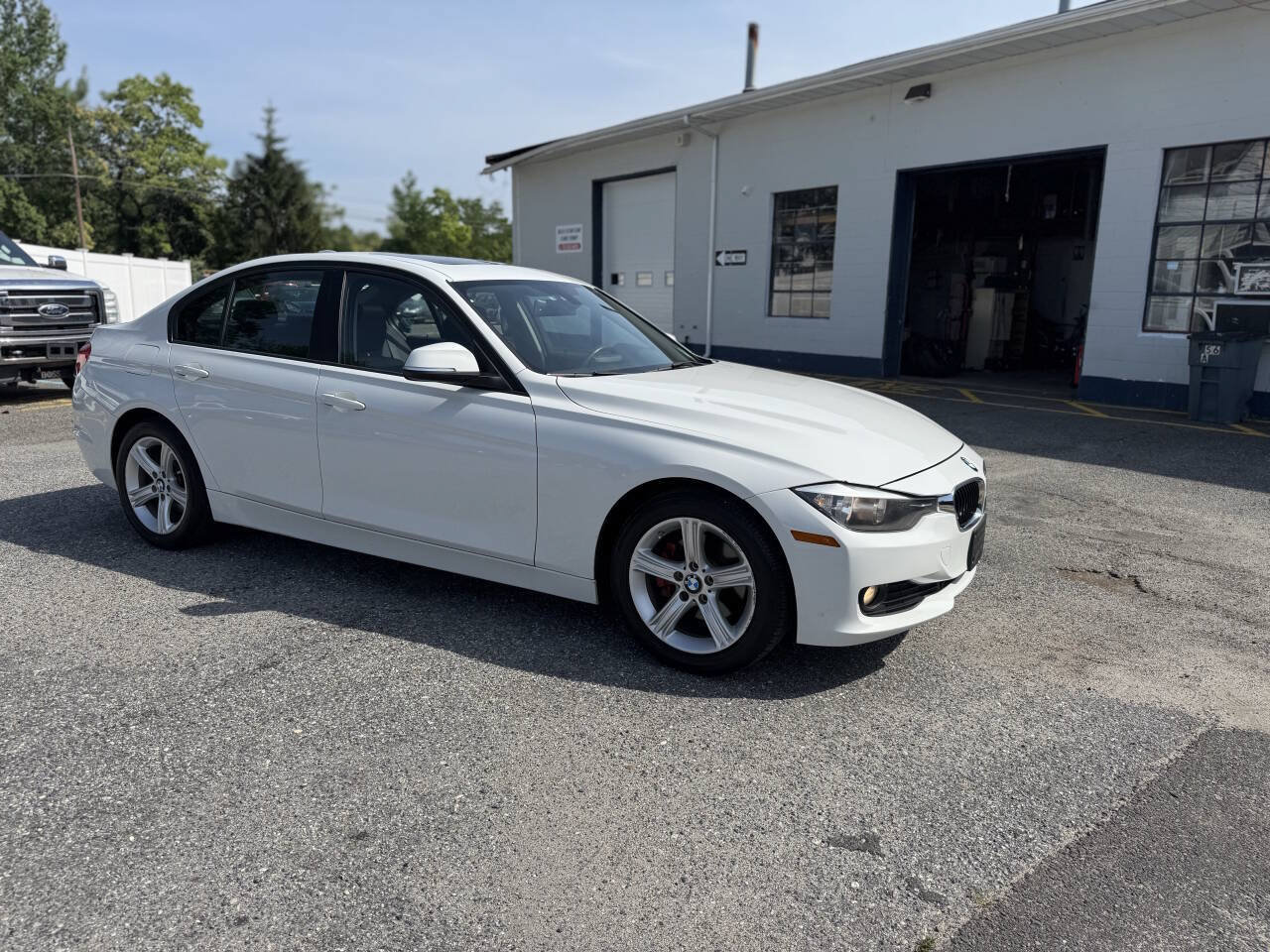 Used 2014 BMW 320i xDrive Sedan AWD/4WD image 5