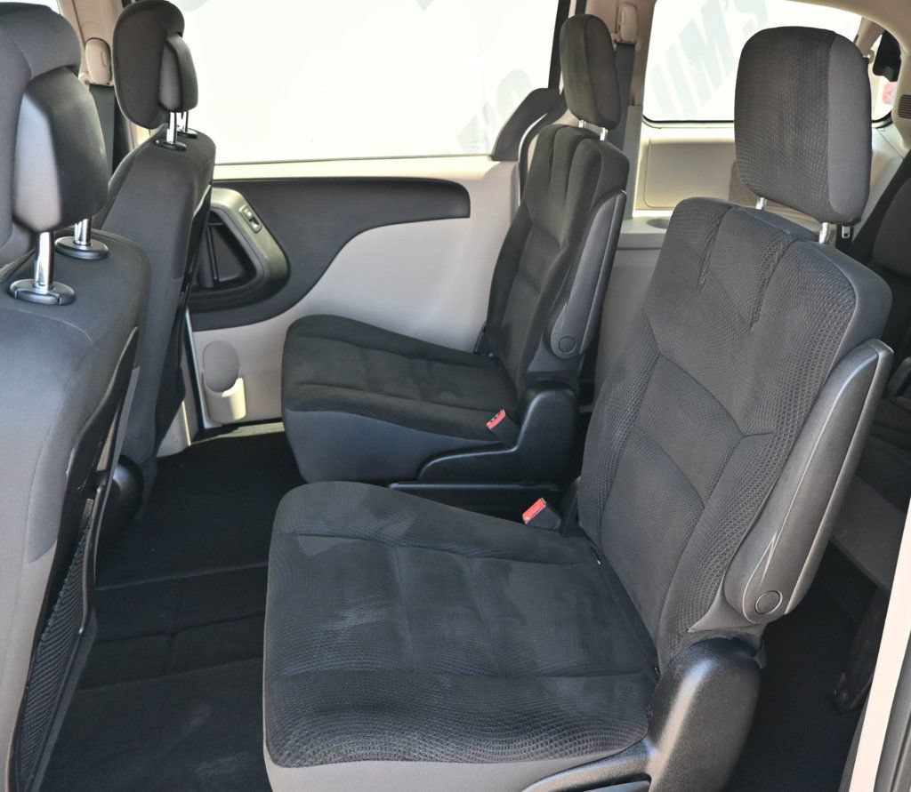 Used 2019 Dodge Grand Caravan SE w/ UConnect Hands-Free Group FWD image 16