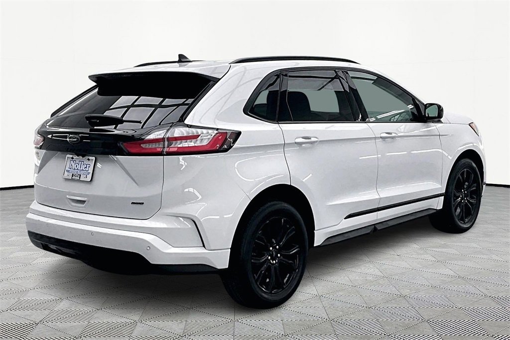 Used 2022 Ford Edge SE w/ Black Appearance Package image 2