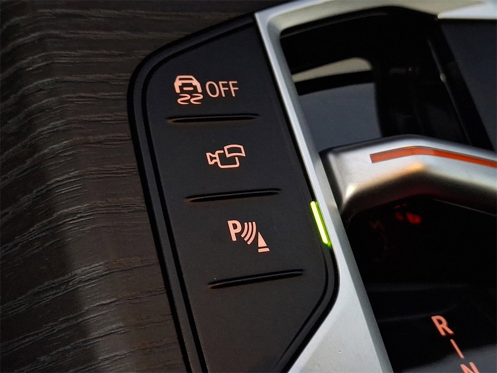 Used 2025 BMW i4 xDrive40i w/ Premium Package image 16