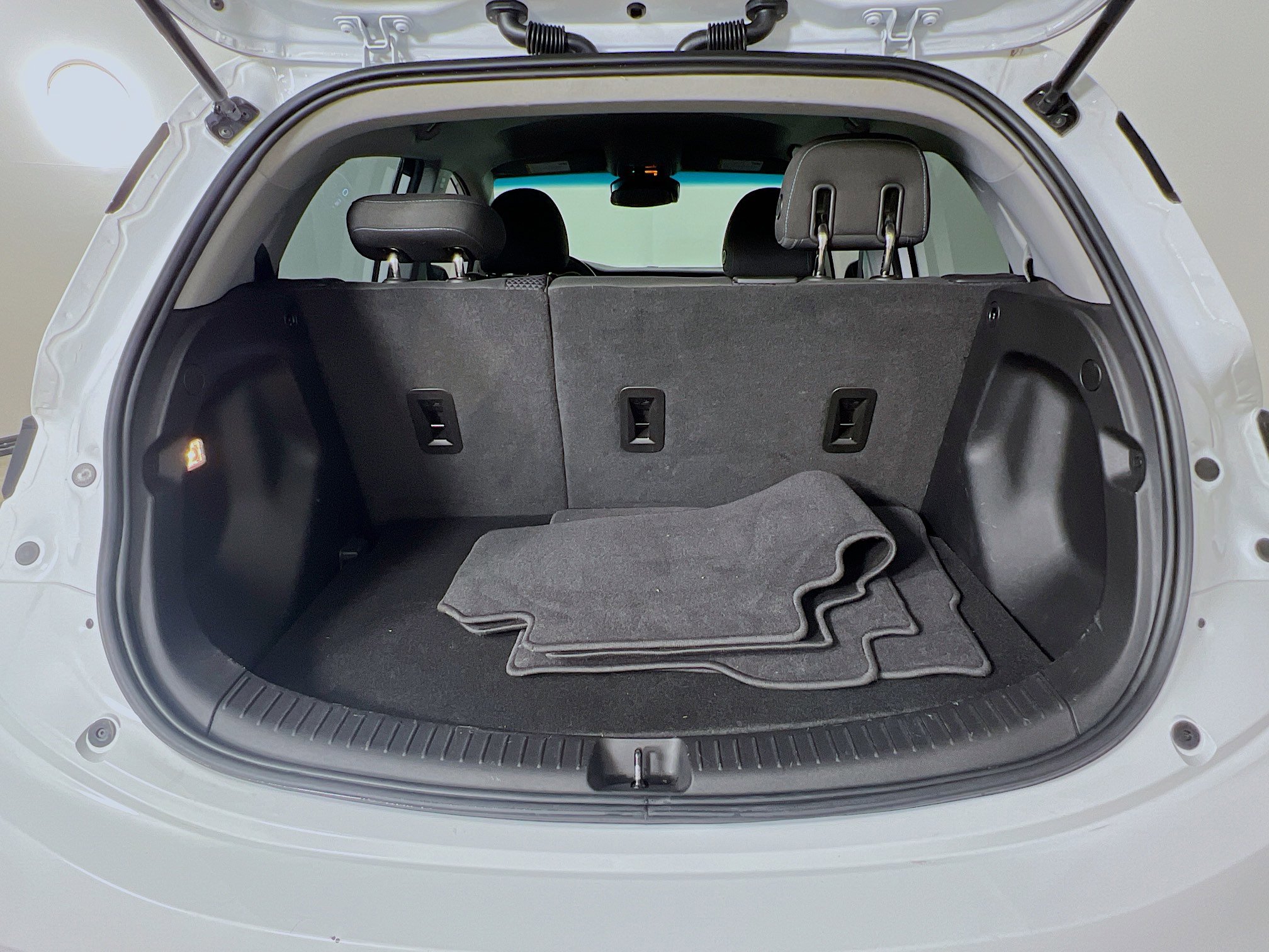 Used 2022 Chevrolet Bolt LT FWD image 25