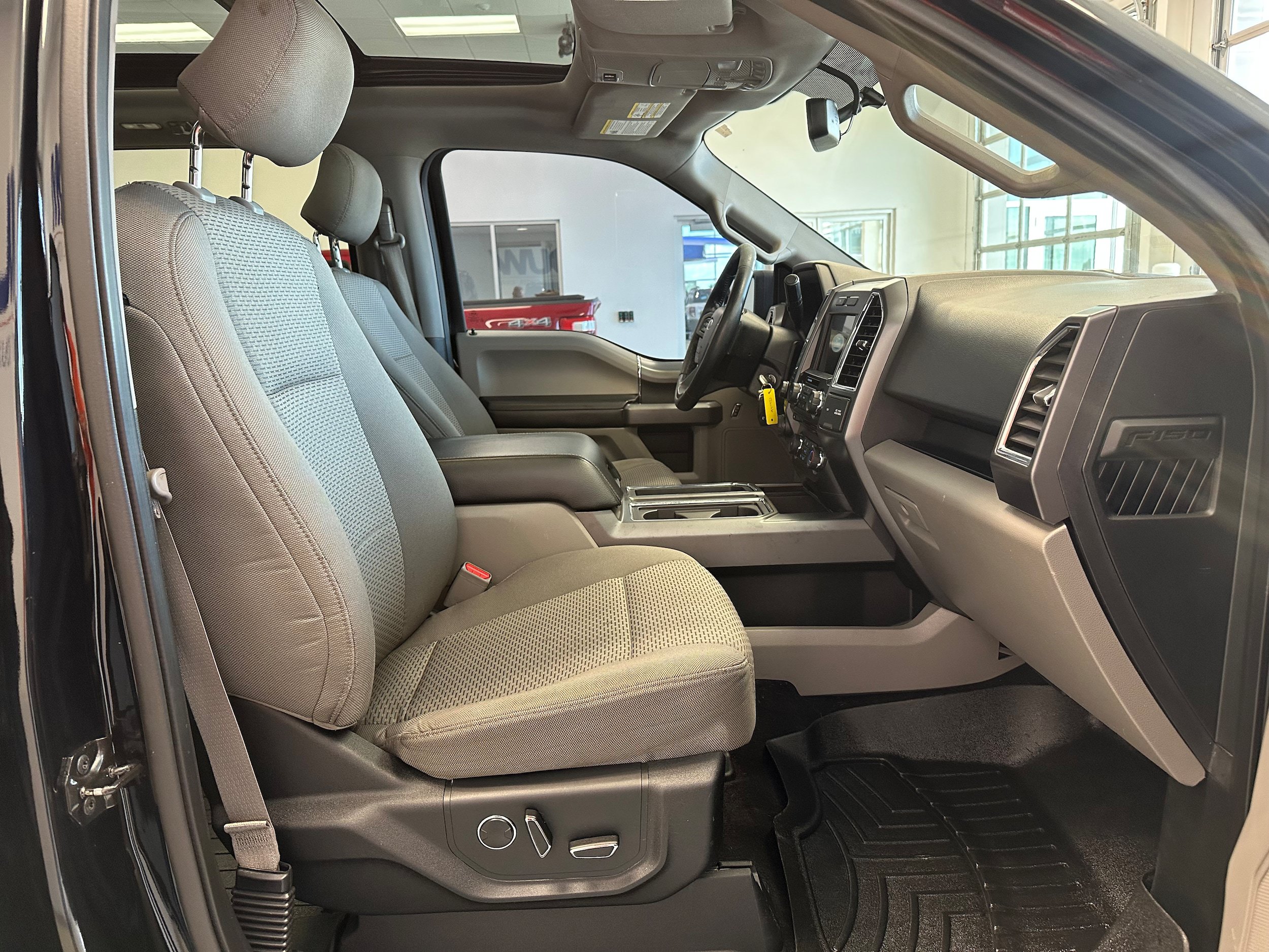 Used 2016 Ford F150 XLT w/ Equipment Group 302A Luxury AWD/4WD image 15