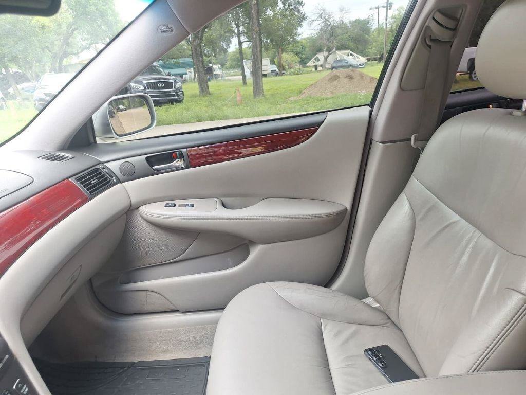 Used 2003 Lexus ES 330 FWD image 6
