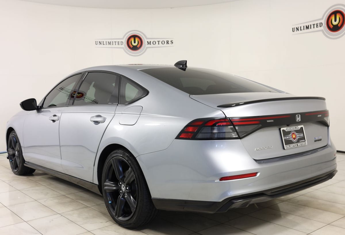 Used 2023 Honda Accord Sport image 4