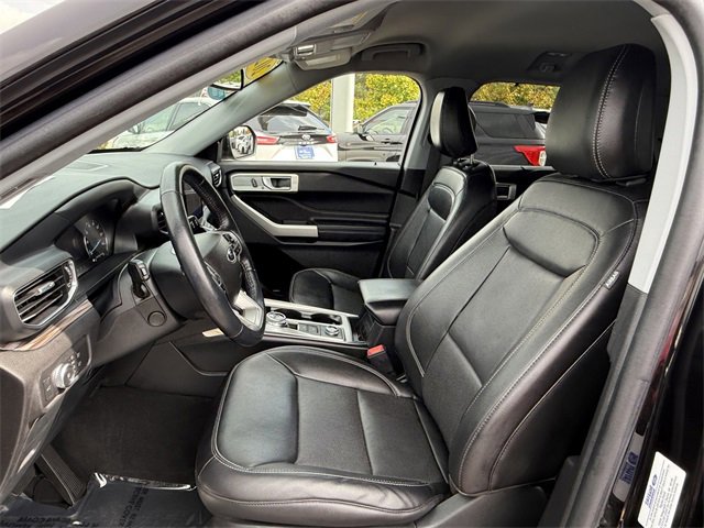 Certified 2022 Ford Explorer Limited w/ Equipment Group 301A image 6
