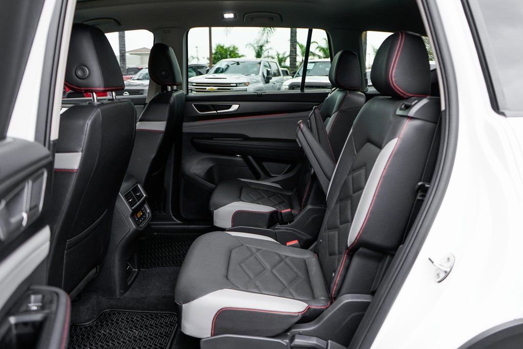 Used 2025 Volkswagen Atlas Peak Edition SE image 38
