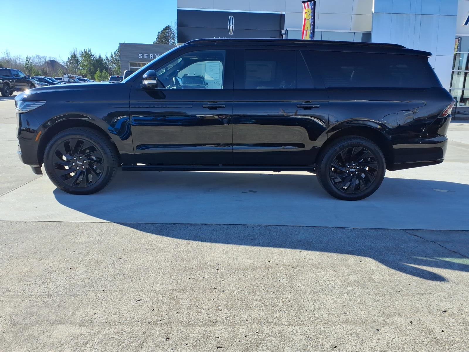 New 2026 Lincoln Navigator L Reserve w/ Jet Appearance Package image 2