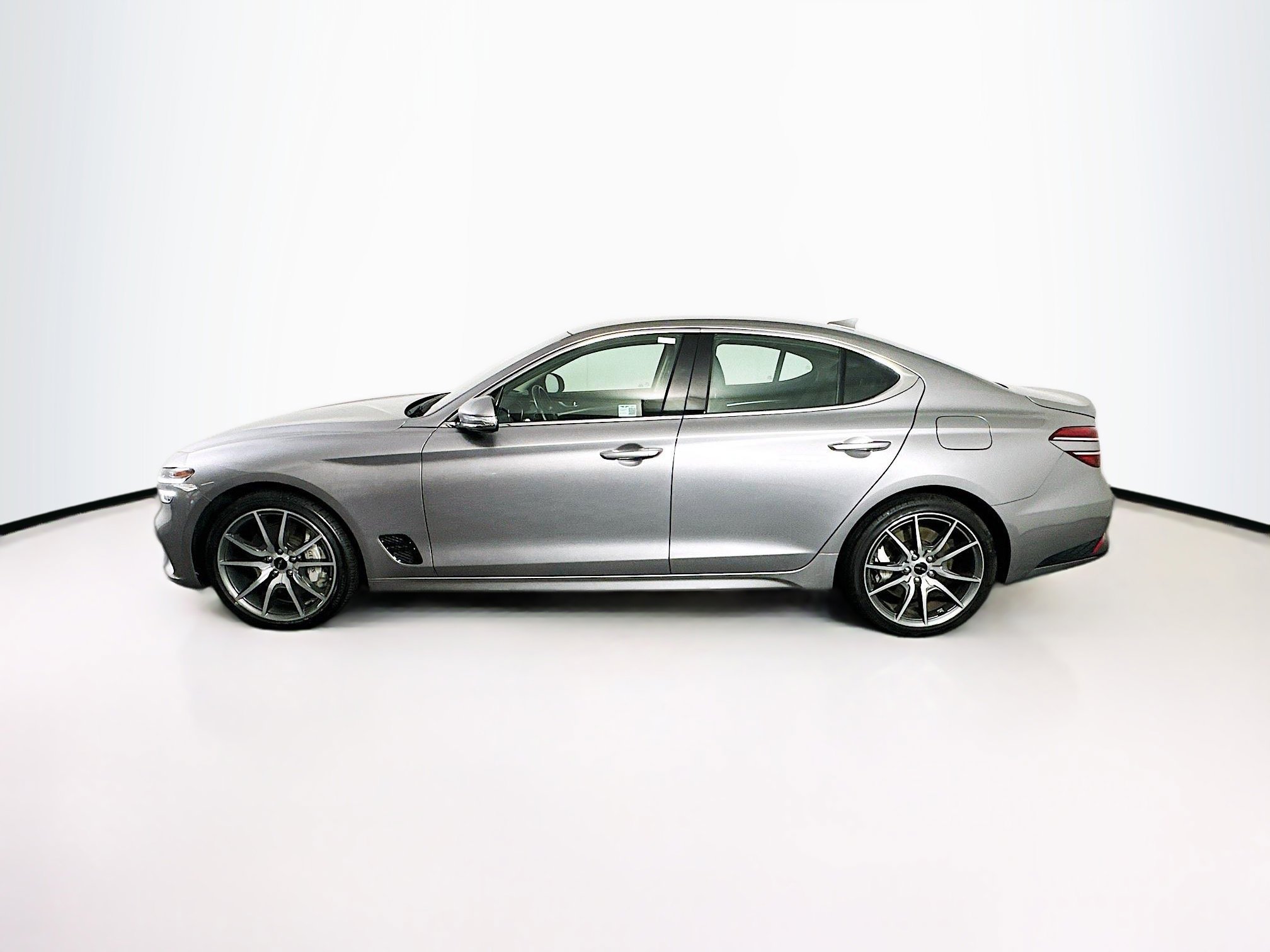 Used 2025 Genesis G70 2.5T image 4