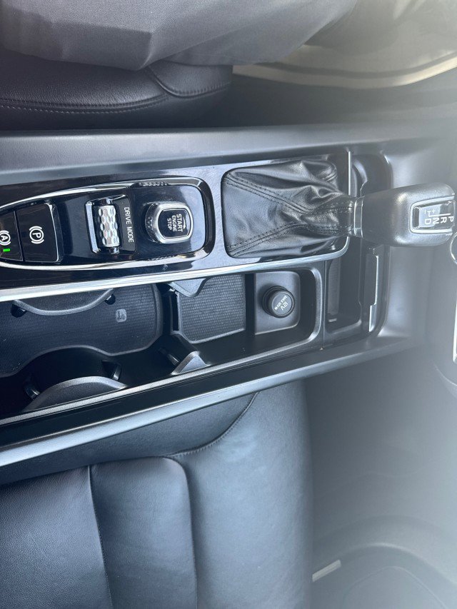 Used 2020 Volvo S60 T5 Momentum image 9