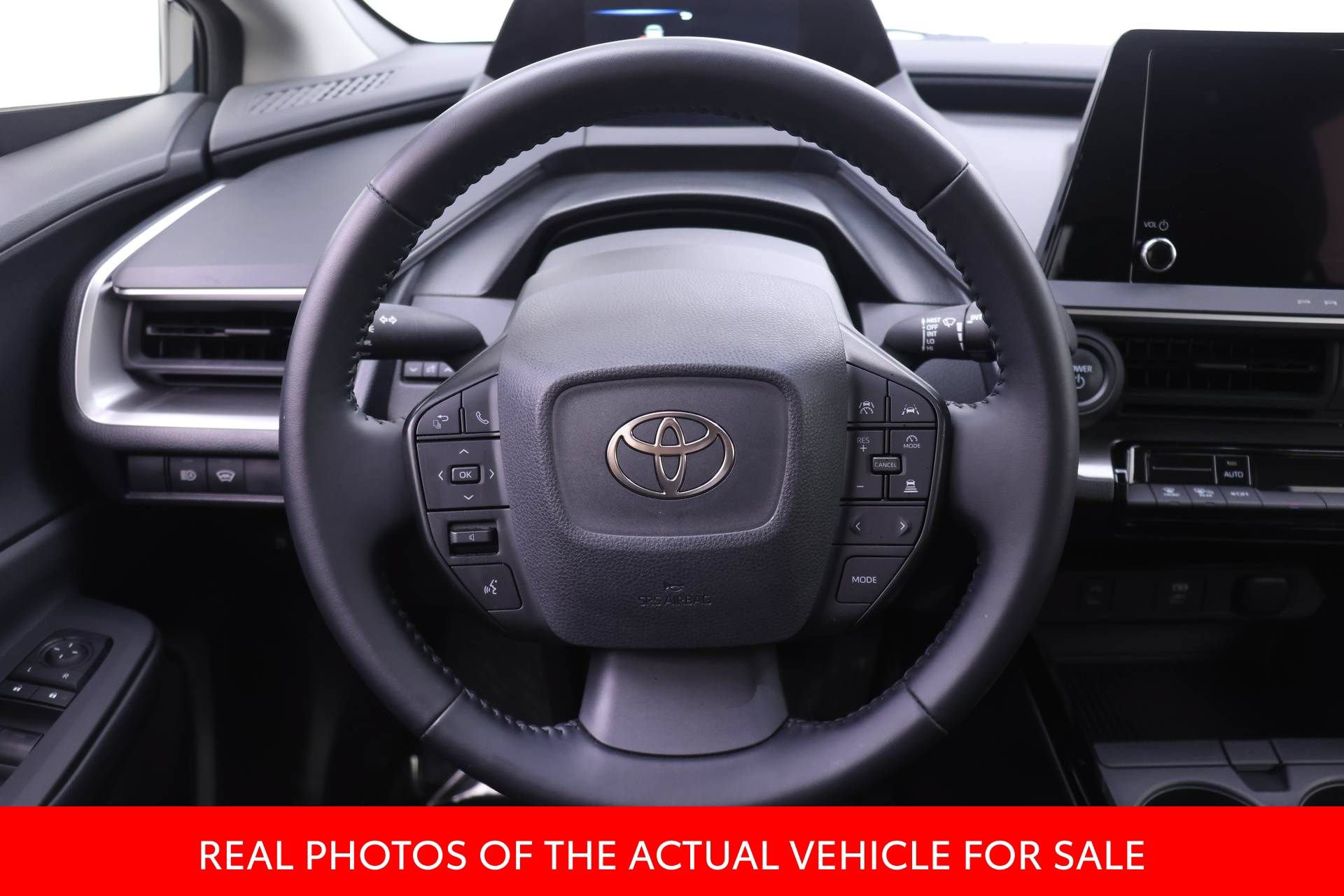 Certified 2025 Toyota Prius LE FWD image 13