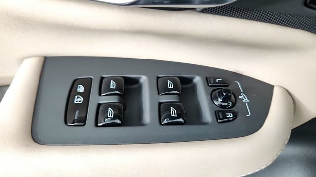 New 2026 Volvo XC90 T8 Plus w/ Protection Package Premier AWD/4WD image 10