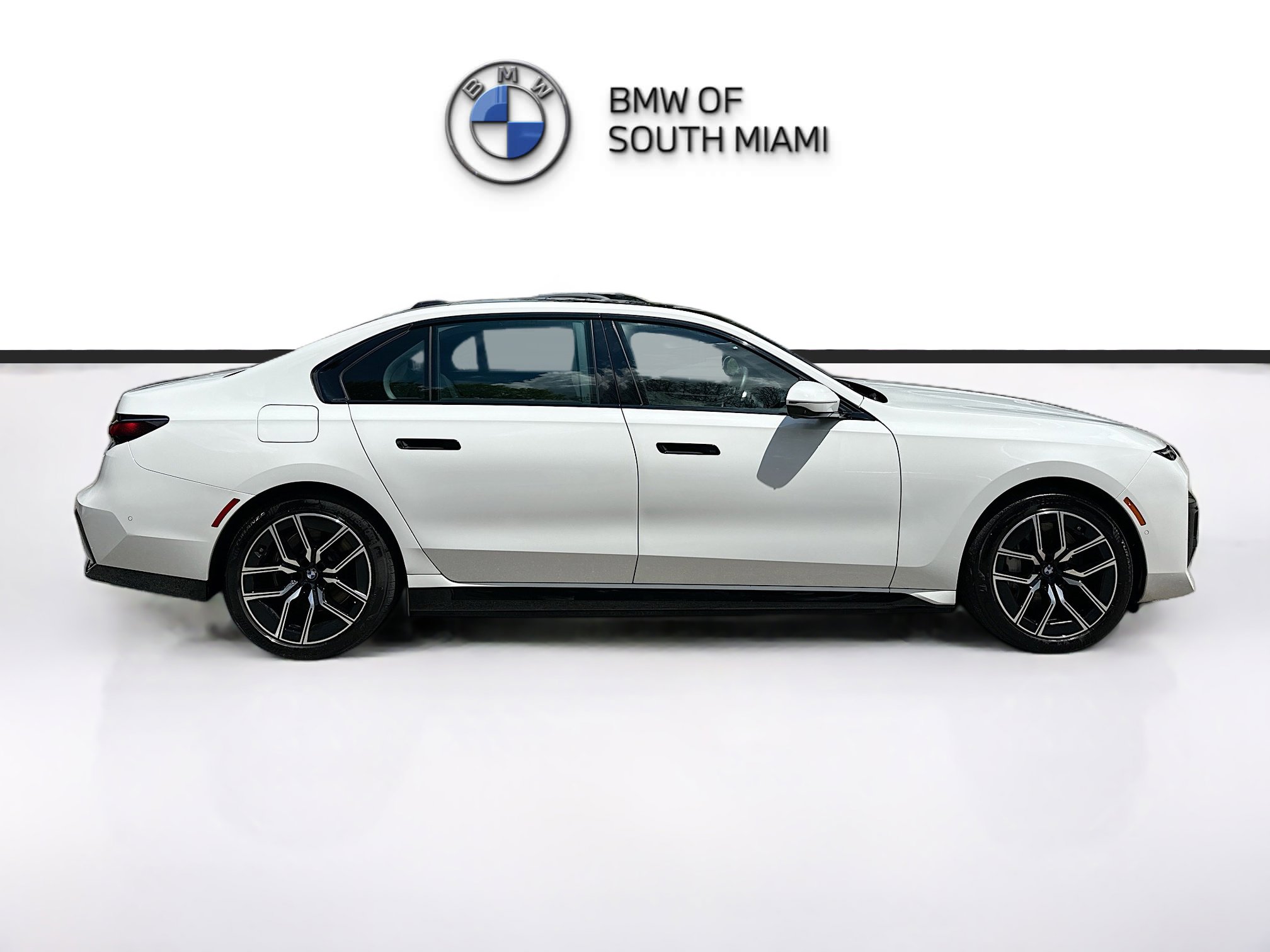 Used 2024 BMW 750e xDrive AWD/4WD image 8