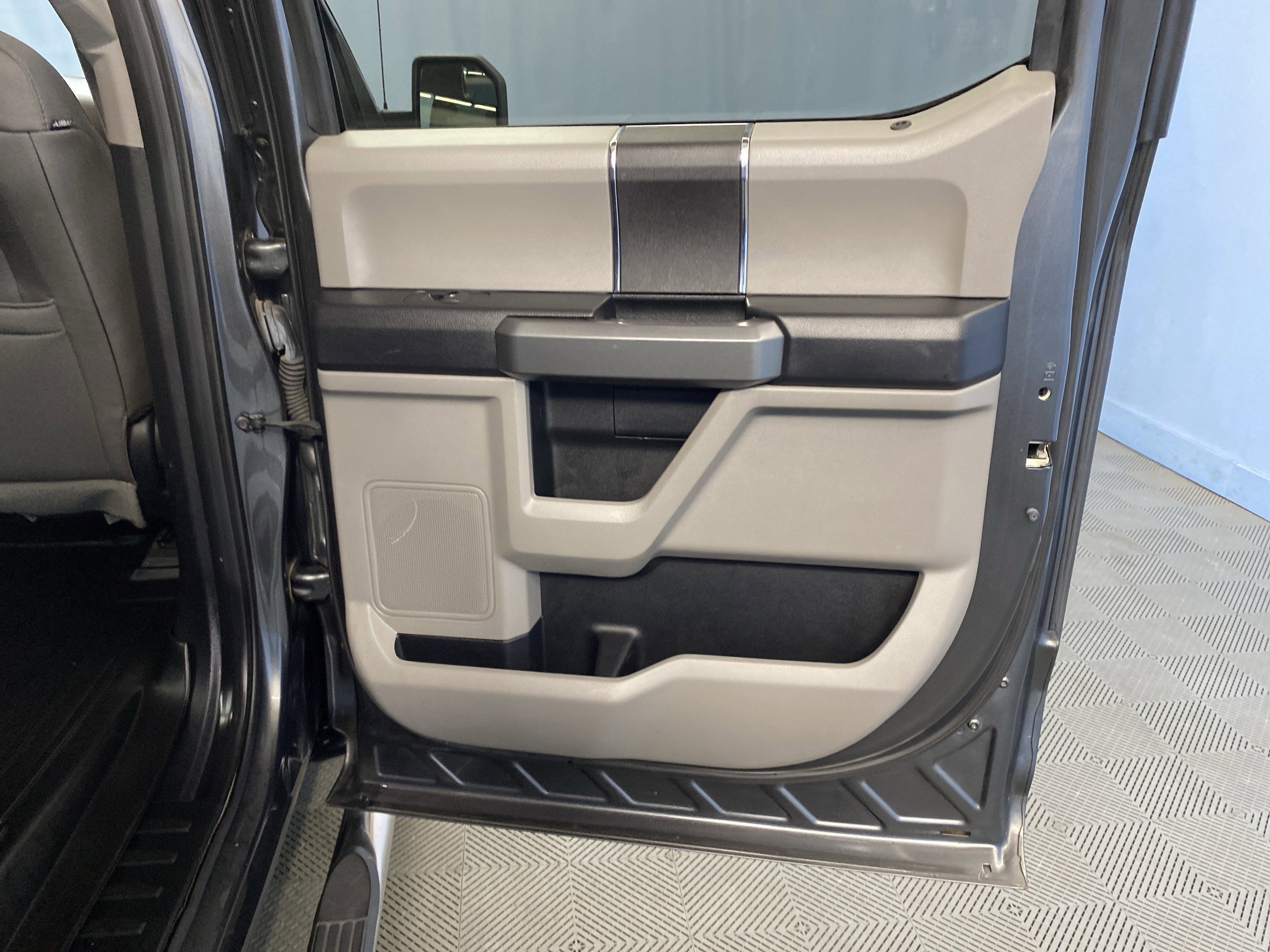 Used 2016 Ford F150 XLT w/ Trailer Tow Package image 33