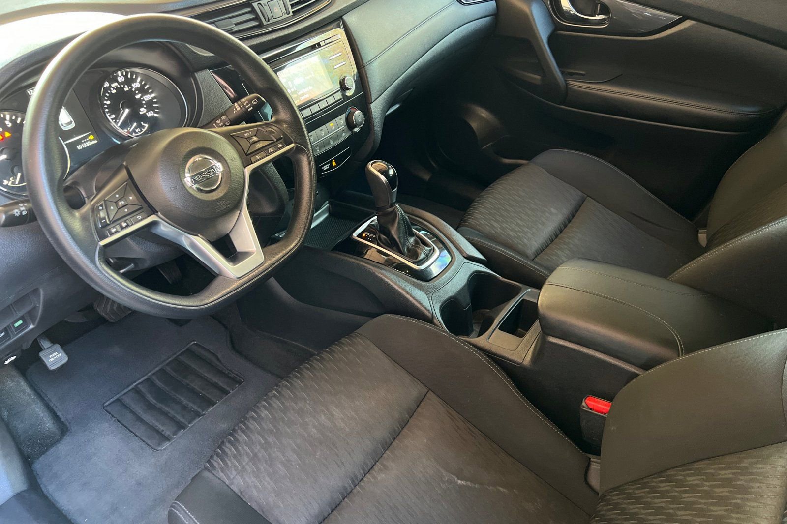 Used 2017 Nissan Rogue S image 11