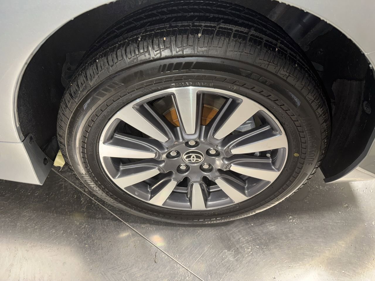 Used 2020 Toyota Sienna Limited image 12