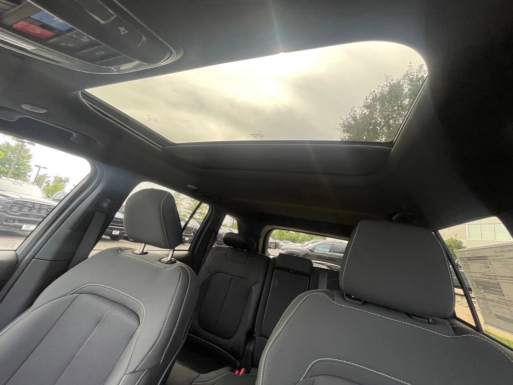 New 2026 Jeep Grand Cherokee Laredo X AWD/4WD image 23