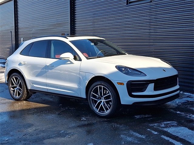 Used 2025 Porsche Macan image 9