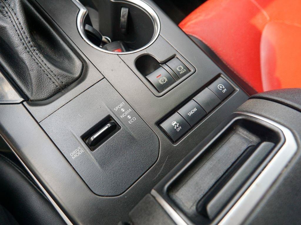 Used 2021 Toyota Highlander XSE FWD image 26