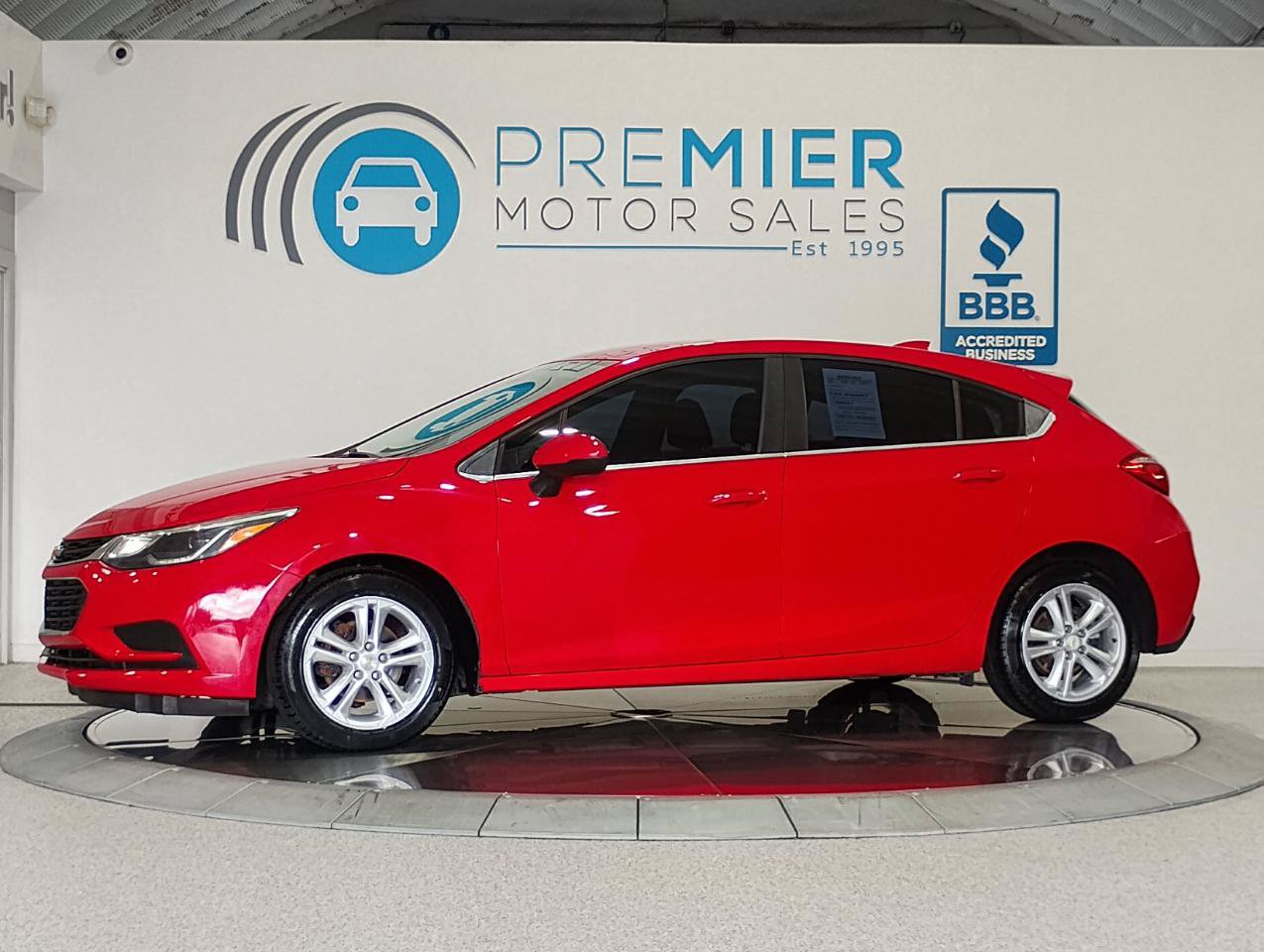 Used 2017 Chevrolet Cruze LT w/ Convenience Package FWD image 2