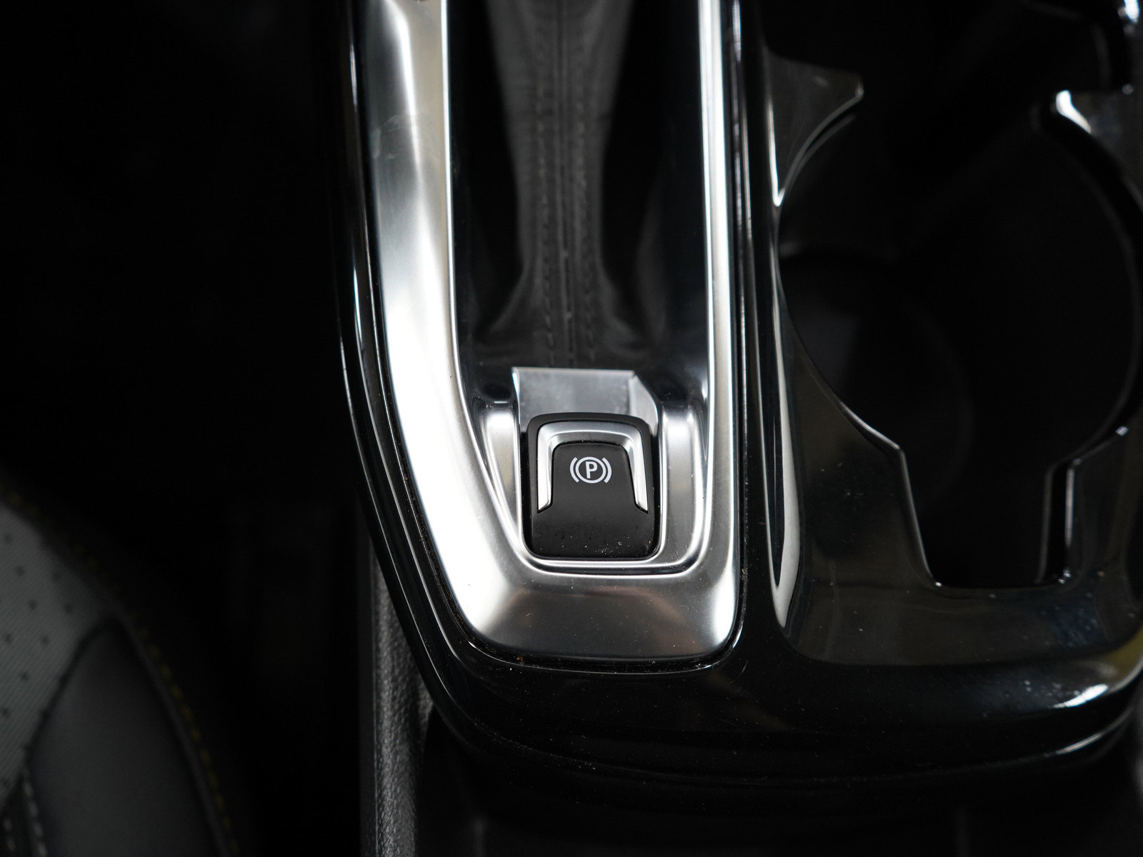 Used 2024 Chevrolet Trax LT w/ Driver Confidence Package FWD image 22