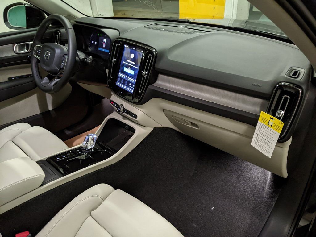 New 2026 Volvo XC40 B5 Ultra w/ Climate Package image 21