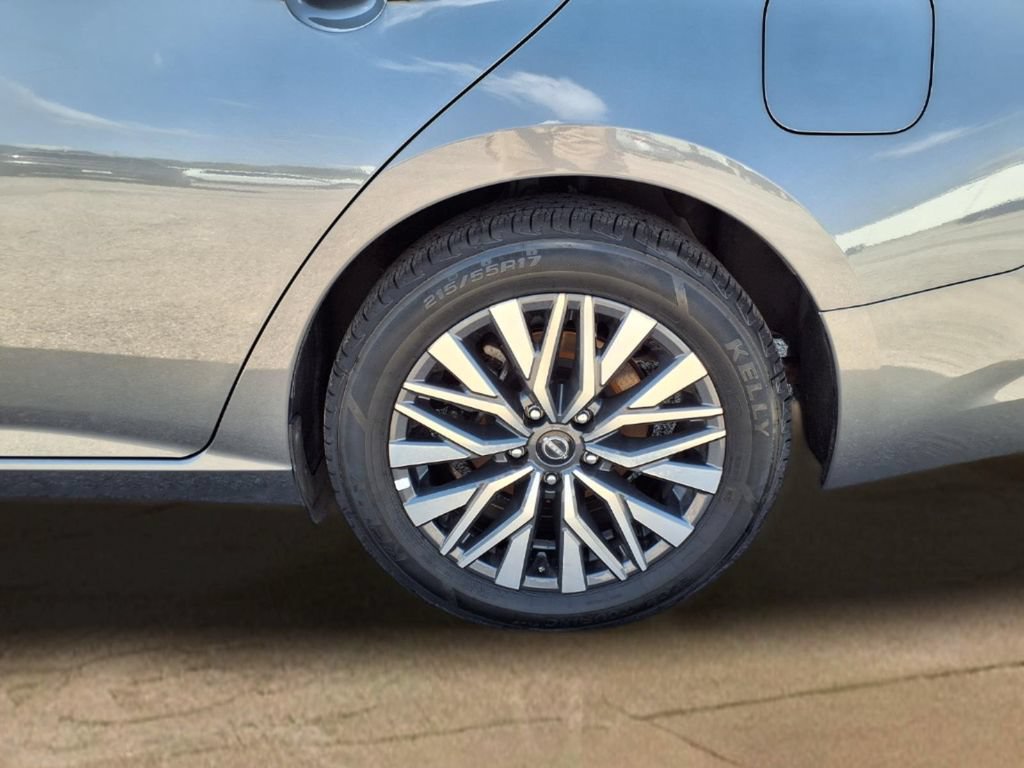 Used 2025 Nissan Altima 2.5 SV FWD image 25