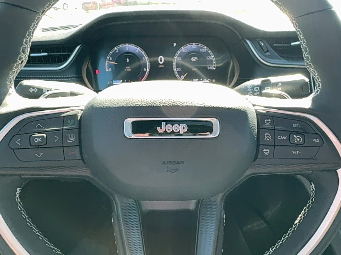 Used 2025 Jeep Grand Cherokee Altitude AWD/4WD image 28