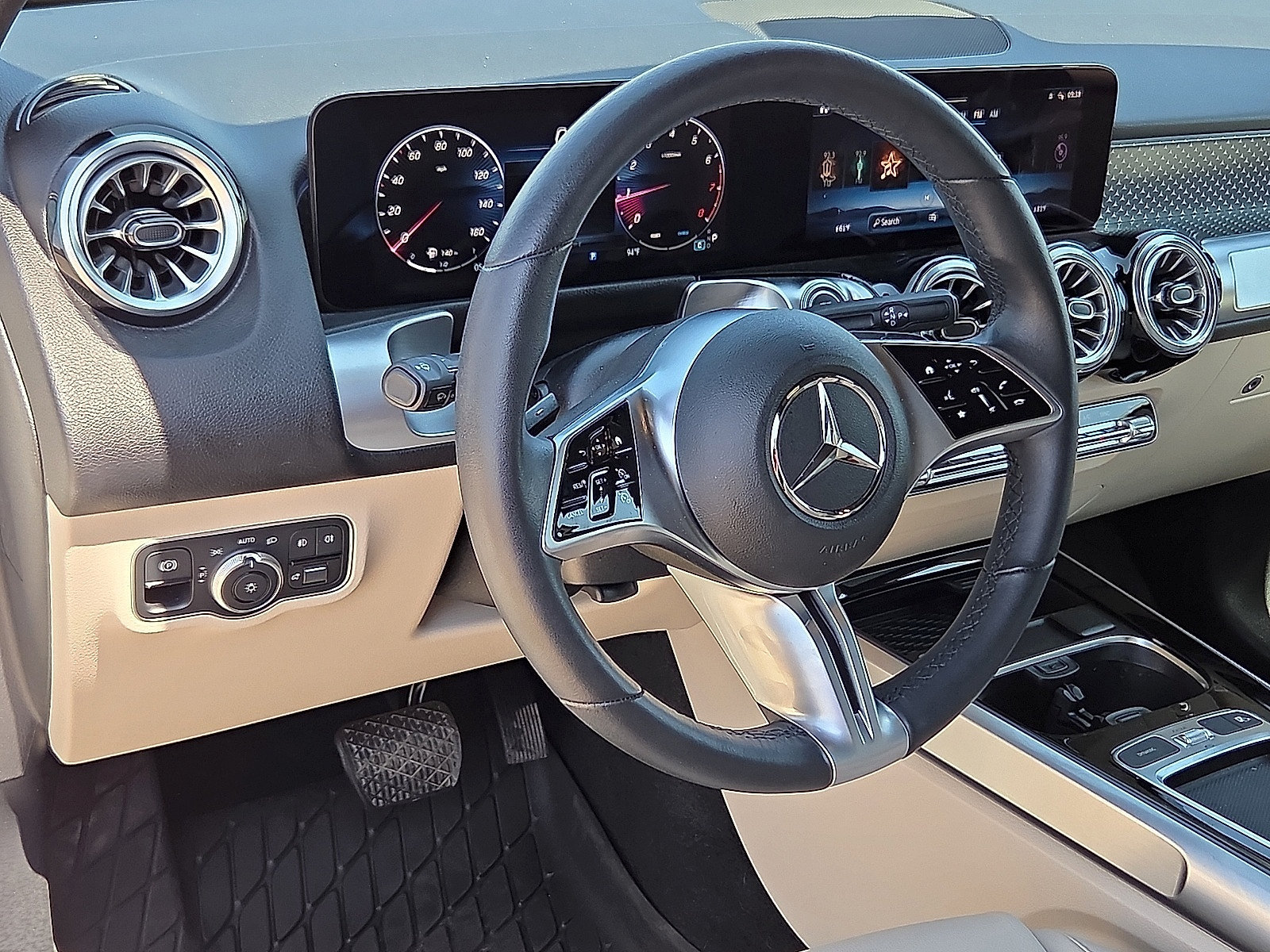 Used 2024 Mercedes-Benz GLB 250 image 13