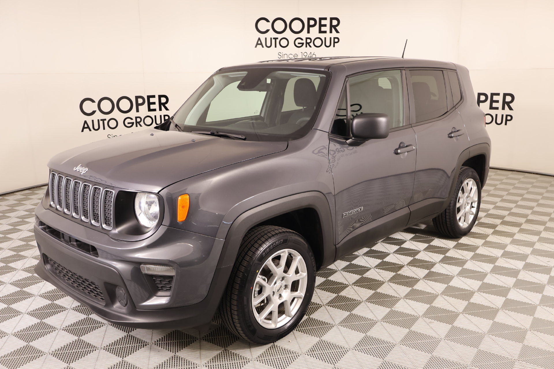 Used 2023 Jeep Renegade Latitude AWD/4WD image 10