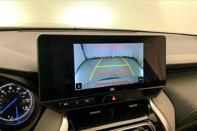 Used 2024 Toyota Venza XLE image 17
