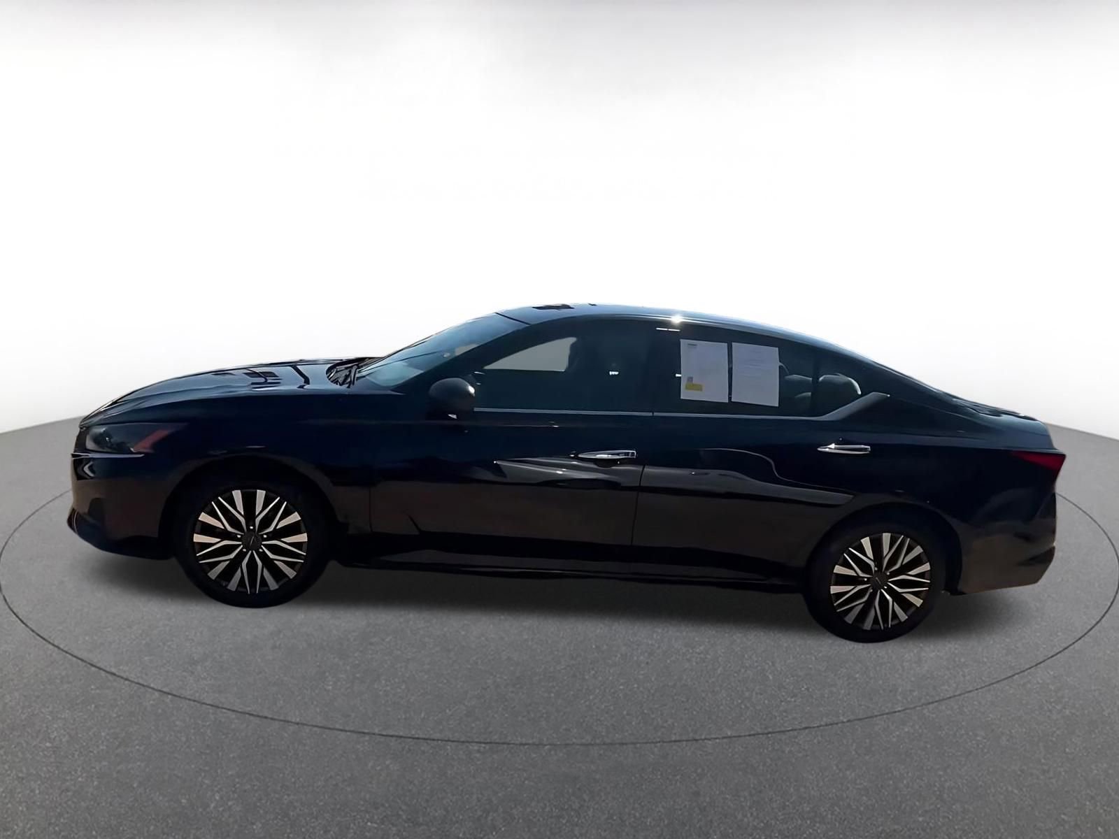 Used 2025 Nissan Altima 2.5 SV FWD image 8