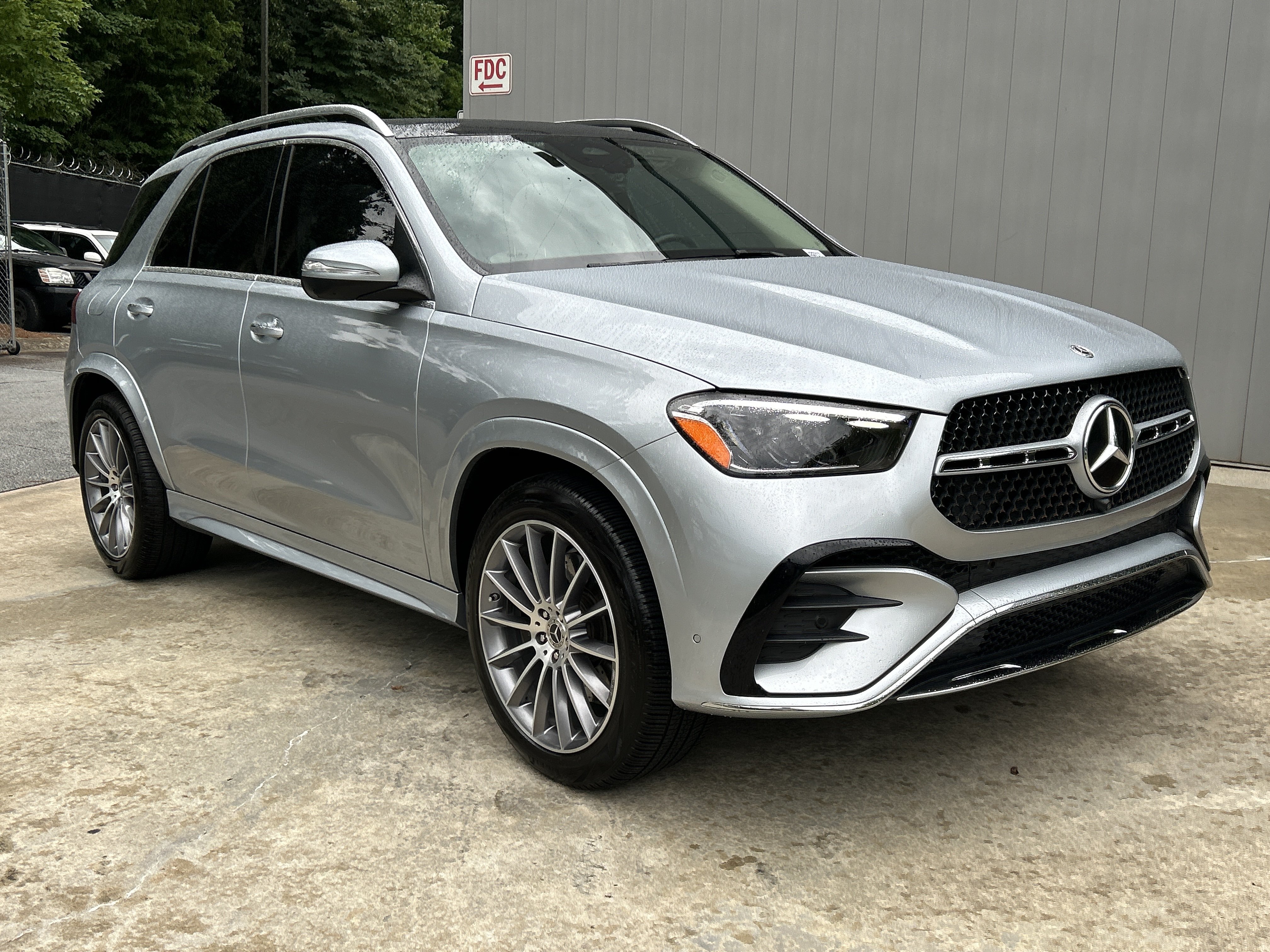 Certified 2025 Mercedes-Benz GLE 350 4MATIC w/ AMG Line Exterior image 4